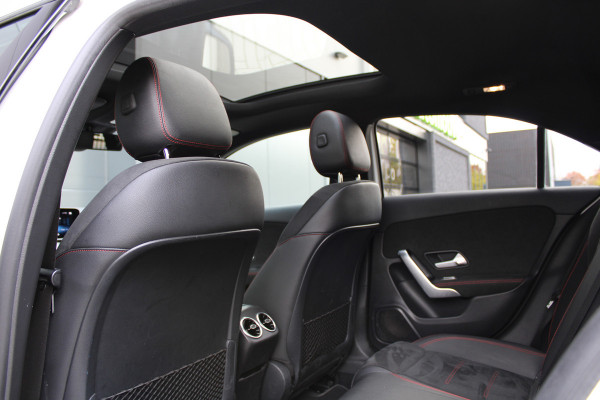 Mercedes-Benz A-Klasse 180 Business Solution AMG | NAP | PANO/SCHUIFDAK | AMG-LINE | ALARM KLASSE 3 | CAMERA |