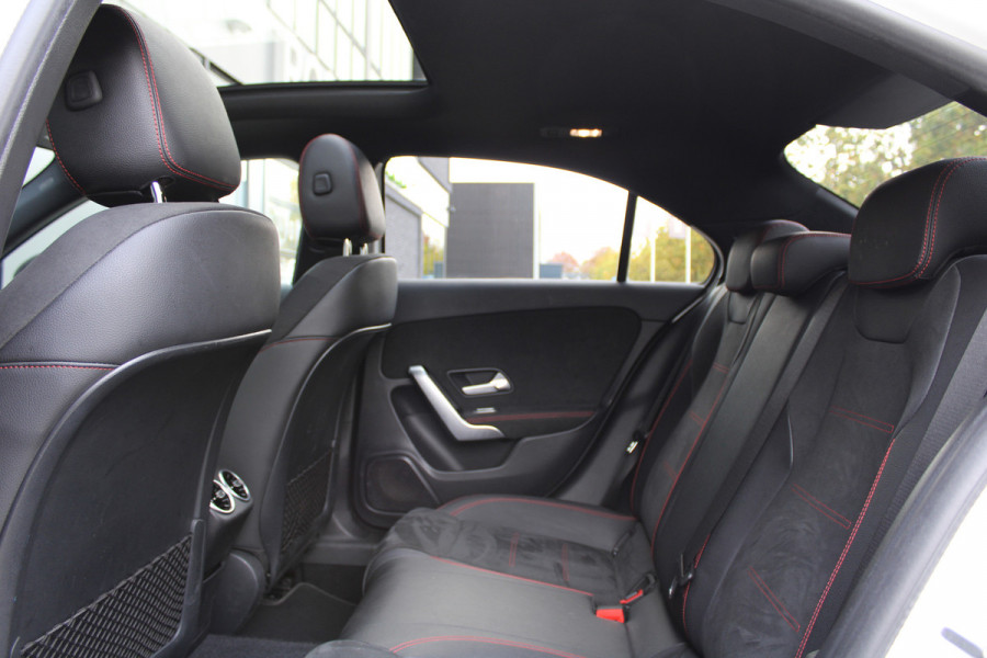 Mercedes-Benz A-Klasse 180 Business Solution AMG | NAP | PANO/SCHUIFDAK | AMG-LINE | ALARM KLASSE 3 | CAMERA |