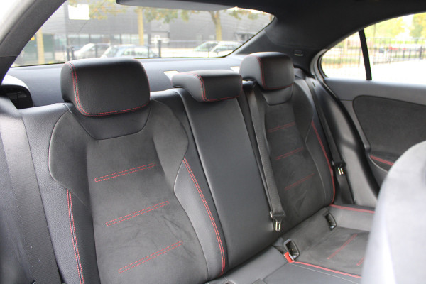 Mercedes-Benz A-Klasse 180 Business Solution AMG | NAP | PANO/SCHUIFDAK | AMG-LINE | ALARM KLASSE 3 | CAMERA |