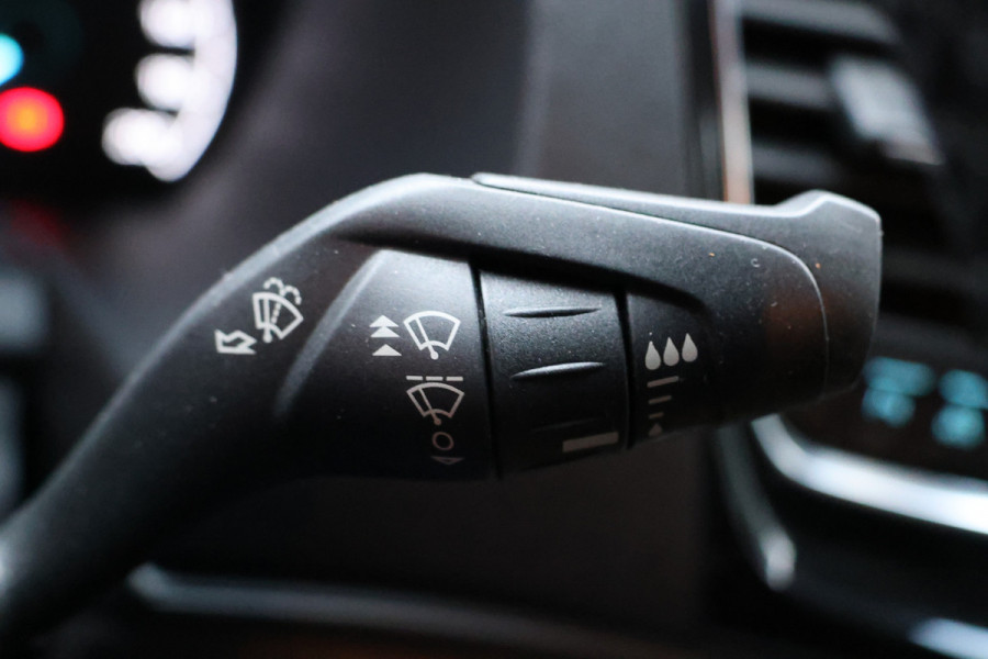 Ford Transit Custom 300 2.0 TDCI L2H1 170 PK Limited DC | B-Xenon | Blind Spot | CarPlay | Camera | Navigatie | Stoelverwarming | Trekhaak | L+R Schuifdeur | PDC V+A | MF Stuur | Dubbel cabine | 5-Zitter | Nieuwe APK | NAP Logisch Ford Transit Custom 300 2.0 TDCI L2H1 170 PK Limited DC | B-Xenon | Blind Spot | CarPlay | Camera | Navigatie | Stoelverwarming | Trekhaak | L+R Schuifdeur | PDC V+A | MF Stuur | Dubbel cabine | 5-Zitter | Nieuwe APK | NAP Logisch