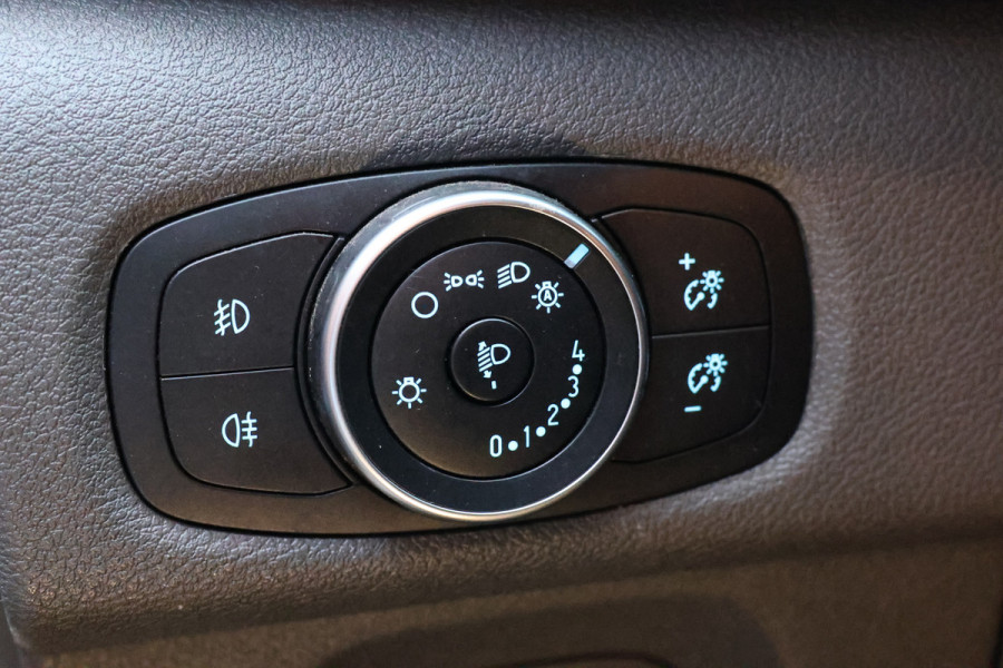 Ford Transit Custom 300 2.0 TDCI L2H1 170 PK Limited DC | B-Xenon | Blind Spot | CarPlay | Camera | Navigatie | Stoelverwarming | Trekhaak | L+R Schuifdeur | PDC V+A | MF Stuur | Dubbel cabine | 5-Zitter | Nieuwe APK | NAP Logisch Ford Transit Custom 300 2.0 TDCI L2H1 170 PK Limited DC | B-Xenon | Blind Spot | CarPlay | Camera | Navigatie | Stoelverwarming | Trekhaak | L+R Schuifdeur | PDC V+A | MF Stuur | Dubbel cabine | 5-Zitter | Nieuwe APK | NAP Logisch