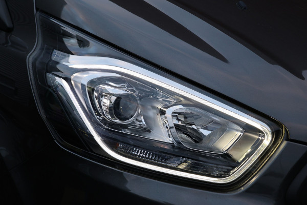 Ford Transit Custom 300 2.0 TDCI L2H1 170 PK Limited DC | B-Xenon | Blind Spot | CarPlay | Camera | Navigatie | Stoelverwarming | Trekhaak | L+R Schuifdeur | PDC V+A | MF Stuur | Dubbel cabine | 5-Zitter | Nieuwe APK | NAP Logisch Ford Transit Custom 300 2.0 TDCI L2H1 170 PK Limited DC | B-Xenon | Blind Spot | CarPlay | Camera | Navigatie | Stoelverwarming | Trekhaak | L+R Schuifdeur | PDC V+A | MF Stuur | Dubbel cabine | 5-Zitter | Nieuwe APK | NAP Logisch