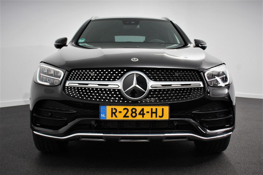 Mercedes-Benz GLC 300e 4MATIC Business Solution AMG | Navigatie | Camera | Climate control  | Lichtmetalen Velgen | DAB | Electrisch bedienbare achterklep | Rij assistent pakket | Extra Getint Glas Mercedes-Benz GLC 300e 4MATIC Business Solution AMG | Navigatie | Camera | Climate control  | Lichtmetalen Velgen | DAB | Electrisch bedienbare achterklep | Rij assistent pakket | Extra Getint Glas