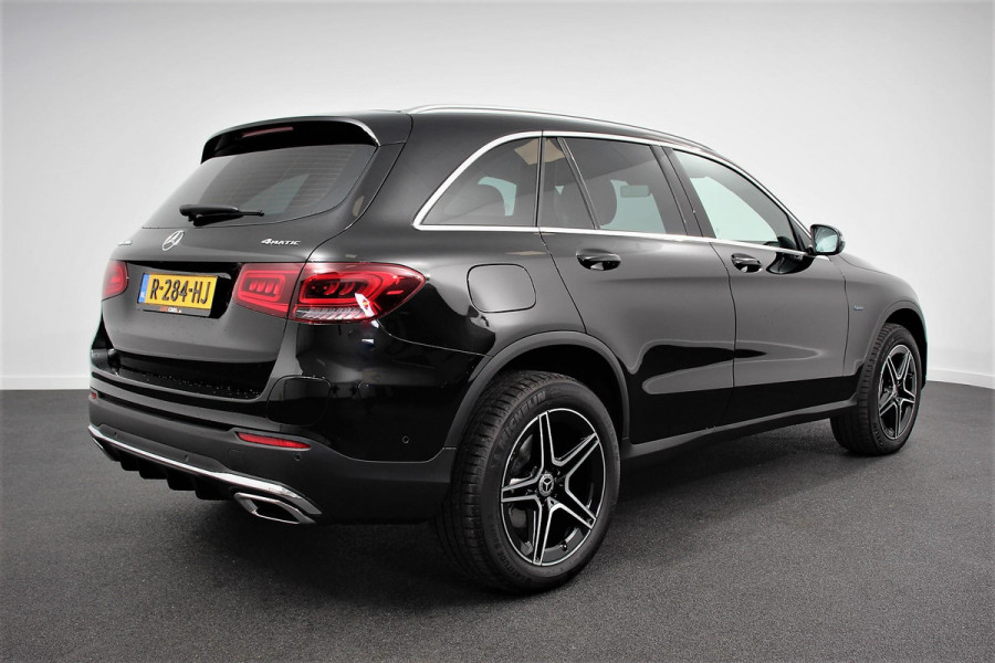 Mercedes-Benz GLC 300e 4MATIC Business Solution AMG | Navigatie | Camera | Climate control  | Lichtmetalen Velgen | DAB | Electrisch bedienbare achterklep | Rij assistent pakket | Extra Getint Glas Mercedes-Benz GLC 300e 4MATIC Business Solution AMG | Navigatie | Camera | Climate control  | Lichtmetalen Velgen | DAB | Electrisch bedienbare achterklep | Rij assistent pakket | Extra Getint Glas