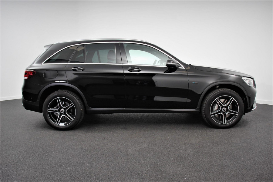 Mercedes-Benz GLC 300e 4MATIC Business Solution AMG | Navigatie | Camera | Climate control  | Lichtmetalen Velgen | DAB | Electrisch bedienbare achterklep | Rij assistent pakket | Extra Getint Glas Mercedes-Benz GLC 300e 4MATIC Business Solution AMG | Navigatie | Camera | Climate control  | Lichtmetalen Velgen | DAB | Electrisch bedienbare achterklep | Rij assistent pakket | Extra Getint Glas