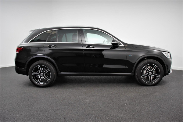 Mercedes-Benz GLC 300e 4MATIC Business Solution AMG | Navigatie | Camera | Climate control  | Lichtmetalen Velgen | DAB | Electrisch bedienbare achterklep | Rij assistent pakket | Extra Getint Glas Mercedes-Benz GLC 300e 4MATIC Business Solution AMG | Navigatie | Camera | Climate control  | Lichtmetalen Velgen | DAB | Electrisch bedienbare achterklep | Rij assistent pakket | Extra Getint Glas