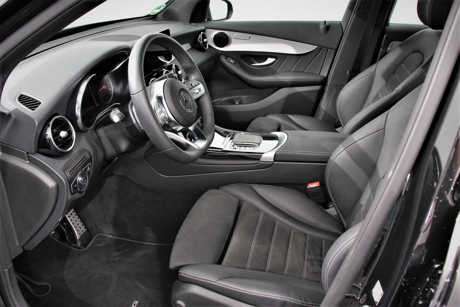 Mercedes-Benz GLC 300e 4MATIC Business Solution AMG | Navigatie | Camera | Climate control  | Lichtmetalen Velgen | DAB | Electrisch bedienbare achterklep | Rij assistent pakket | Extra Getint Glas Mercedes-Benz GLC 300e 4MATIC Business Solution AMG | Navigatie | Camera | Climate control  | Lichtmetalen Velgen | DAB | Electrisch bedienbare achterklep | Rij assistent pakket | Extra Getint Glas