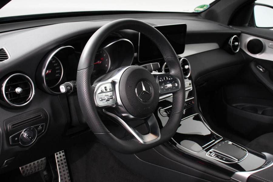 Mercedes-Benz GLC 300e 4MATIC Business Solution AMG | Navigatie | Camera | Climate control  | Lichtmetalen Velgen | DAB | Electrisch bedienbare achterklep | Rij assistent pakket | Extra Getint Glas Mercedes-Benz GLC 300e 4MATIC Business Solution AMG | Navigatie | Camera | Climate control  | Lichtmetalen Velgen | DAB | Electrisch bedienbare achterklep | Rij assistent pakket | Extra Getint Glas