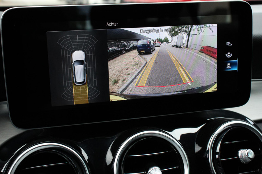 Mercedes-Benz GLC 300e 4MATIC Business Solution AMG | Navigatie | Camera | Climate control  | Lichtmetalen Velgen | DAB | Electrisch bedienbare achterklep | Rij assistent pakket | Extra Getint Glas Mercedes-Benz GLC 300e 4MATIC Business Solution AMG | Navigatie | Camera | Climate control  | Lichtmetalen Velgen | DAB | Electrisch bedienbare achterklep | Rij assistent pakket | Extra Getint Glas
