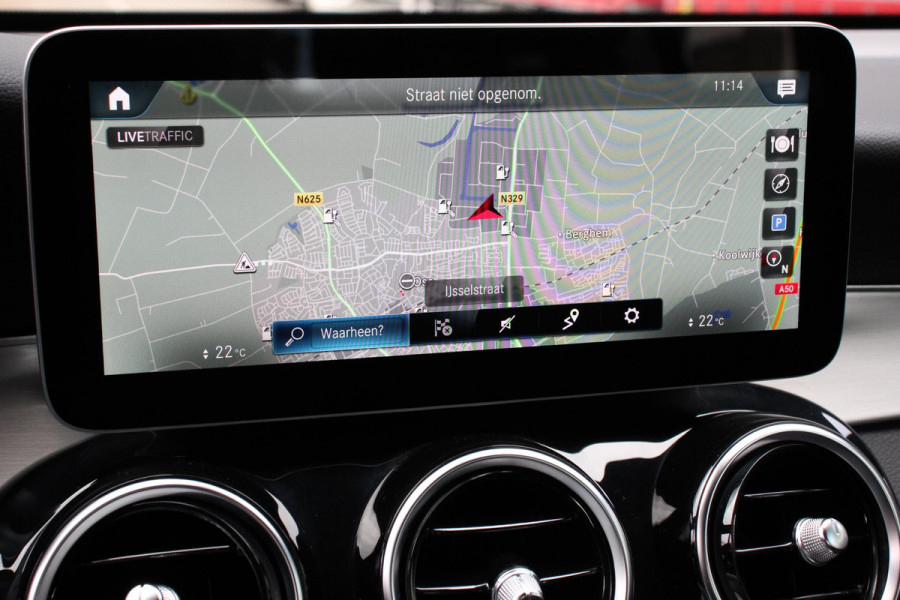 Mercedes-Benz GLC 300e 4MATIC Business Solution AMG | Navigatie | Camera | Climate control  | Lichtmetalen Velgen | DAB | Electrisch bedienbare achterklep | Rij assistent pakket | Extra Getint Glas Mercedes-Benz GLC 300e 4MATIC Business Solution AMG | Navigatie | Camera | Climate control  | Lichtmetalen Velgen | DAB | Electrisch bedienbare achterklep | Rij assistent pakket | Extra Getint Glas