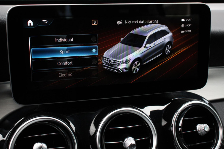 Mercedes-Benz GLC 300e 4MATIC Business Solution AMG | Navigatie | Camera | Climate control  | Lichtmetalen Velgen | DAB | Electrisch bedienbare achterklep | Rij assistent pakket | Extra Getint Glas Mercedes-Benz GLC 300e 4MATIC Business Solution AMG | Navigatie | Camera | Climate control  | Lichtmetalen Velgen | DAB | Electrisch bedienbare achterklep | Rij assistent pakket | Extra Getint Glas