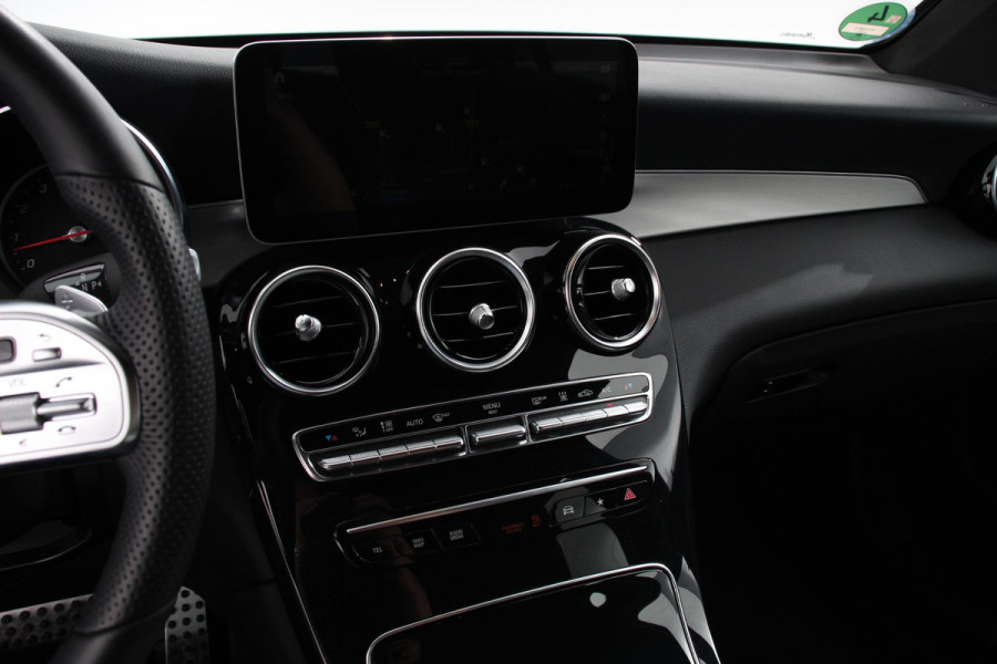 Mercedes-Benz GLC 300e 4MATIC Business Solution AMG | Navigatie | Camera | Climate control  | Lichtmetalen Velgen | DAB | Electrisch bedienbare achterklep | Rij assistent pakket | Extra Getint Glas Mercedes-Benz GLC 300e 4MATIC Business Solution AMG | Navigatie | Camera | Climate control  | Lichtmetalen Velgen | DAB | Electrisch bedienbare achterklep | Rij assistent pakket | Extra Getint Glas