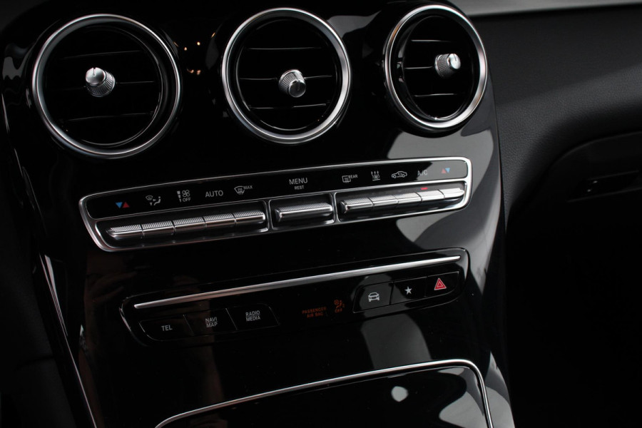 Mercedes-Benz GLC 300e 4MATIC Business Solution AMG | Navigatie | Camera | Climate control  | Lichtmetalen Velgen | DAB | Electrisch bedienbare achterklep | Rij assistent pakket | Extra Getint Glas Mercedes-Benz GLC 300e 4MATIC Business Solution AMG | Navigatie | Camera | Climate control  | Lichtmetalen Velgen | DAB | Electrisch bedienbare achterklep | Rij assistent pakket | Extra Getint Glas