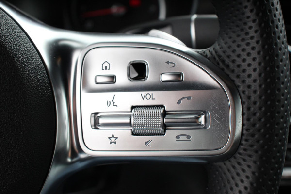 Mercedes-Benz GLC 300e 4MATIC Business Solution AMG | Navigatie | Camera | Climate control  | Lichtmetalen Velgen | DAB | Electrisch bedienbare achterklep | Rij assistent pakket | Extra Getint Glas Mercedes-Benz GLC 300e 4MATIC Business Solution AMG | Navigatie | Camera | Climate control  | Lichtmetalen Velgen | DAB | Electrisch bedienbare achterklep | Rij assistent pakket | Extra Getint Glas