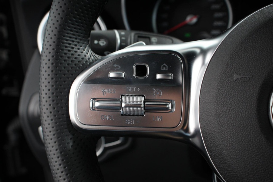 Mercedes-Benz GLC 300e 4MATIC Business Solution AMG | Navigatie | Camera | Climate control  | Lichtmetalen Velgen | DAB | Electrisch bedienbare achterklep | Rij assistent pakket | Extra Getint Glas Mercedes-Benz GLC 300e 4MATIC Business Solution AMG | Navigatie | Camera | Climate control  | Lichtmetalen Velgen | DAB | Electrisch bedienbare achterklep | Rij assistent pakket | Extra Getint Glas