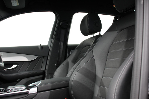 Mercedes-Benz GLC 300e 4MATIC Business Solution AMG | Navigatie | Camera | Climate control  | Lichtmetalen Velgen | DAB | Electrisch bedienbare achterklep | Rij assistent pakket | Extra Getint Glas Mercedes-Benz GLC 300e 4MATIC Business Solution AMG | Navigatie | Camera | Climate control  | Lichtmetalen Velgen | DAB | Electrisch bedienbare achterklep | Rij assistent pakket | Extra Getint Glas