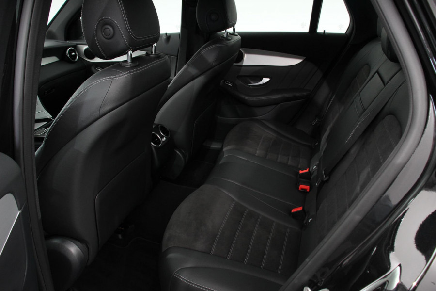 Mercedes-Benz GLC 300e 4MATIC Business Solution AMG | Navigatie | Camera | Climate control  | Lichtmetalen Velgen | DAB | Electrisch bedienbare achterklep | Rij assistent pakket | Extra Getint Glas Mercedes-Benz GLC 300e 4MATIC Business Solution AMG | Navigatie | Camera | Climate control  | Lichtmetalen Velgen | DAB | Electrisch bedienbare achterklep | Rij assistent pakket | Extra Getint Glas