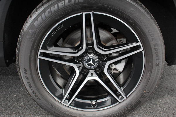 Mercedes-Benz GLC 300e 4MATIC Business Solution AMG | Navigatie | Camera | Climate control  | Lichtmetalen Velgen | DAB | Electrisch bedienbare achterklep | Rij assistent pakket | Extra Getint Glas Mercedes-Benz GLC 300e 4MATIC Business Solution AMG | Navigatie | Camera | Climate control  | Lichtmetalen Velgen | DAB | Electrisch bedienbare achterklep | Rij assistent pakket | Extra Getint Glas