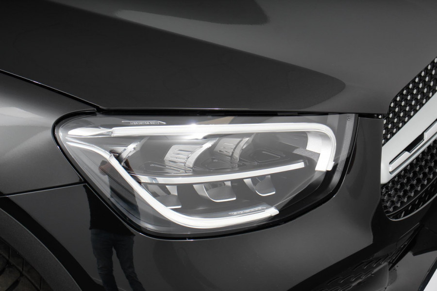 Mercedes-Benz GLC 300e 4MATIC Business Solution AMG | Navigatie | Camera | Climate control  | Lichtmetalen Velgen | DAB | Electrisch bedienbare achterklep | Rij assistent pakket | Extra Getint Glas Mercedes-Benz GLC 300e 4MATIC Business Solution AMG | Navigatie | Camera | Climate control  | Lichtmetalen Velgen | DAB | Electrisch bedienbare achterklep | Rij assistent pakket | Extra Getint Glas