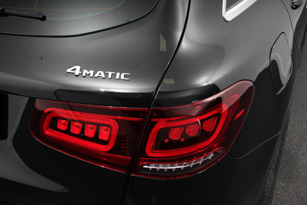 Mercedes-Benz GLC 300e 4MATIC Business Solution AMG | Navigatie | Camera | Climate control  | Lichtmetalen Velgen | DAB | Electrisch bedienbare achterklep | Rij assistent pakket | Extra Getint Glas Mercedes-Benz GLC 300e 4MATIC Business Solution AMG | Navigatie | Camera | Climate control  | Lichtmetalen Velgen | DAB | Electrisch bedienbare achterklep | Rij assistent pakket | Extra Getint Glas