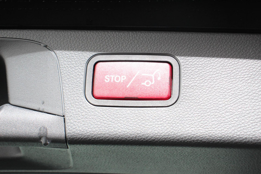 Mercedes-Benz GLC 300e 4MATIC Business Solution AMG | Navigatie | Camera | Climate control  | Lichtmetalen Velgen | DAB | Electrisch bedienbare achterklep | Rij assistent pakket | Extra Getint Glas Mercedes-Benz GLC 300e 4MATIC Business Solution AMG | Navigatie | Camera | Climate control  | Lichtmetalen Velgen | DAB | Electrisch bedienbare achterklep | Rij assistent pakket | Extra Getint Glas