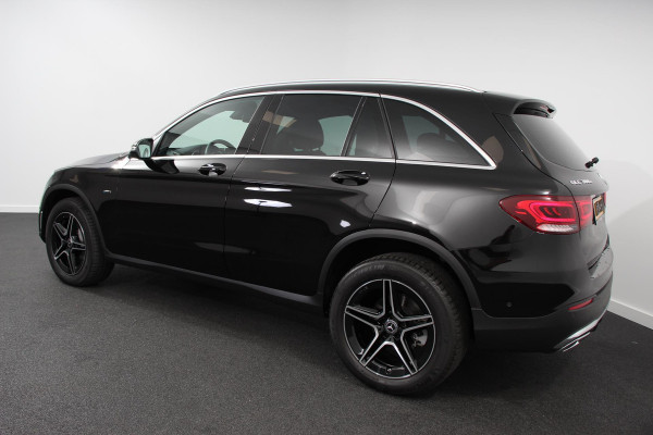 Mercedes-Benz GLC 300e 4MATIC Business Solution AMG | Navigatie | Camera | Climate control  | Lichtmetalen Velgen | DAB | Electrisch bedienbare achterklep | Rij assistent pakket | Extra Getint Glas Mercedes-Benz GLC 300e 4MATIC Business Solution AMG | Navigatie | Camera | Climate control  | Lichtmetalen Velgen | DAB | Electrisch bedienbare achterklep | Rij assistent pakket | Extra Getint Glas