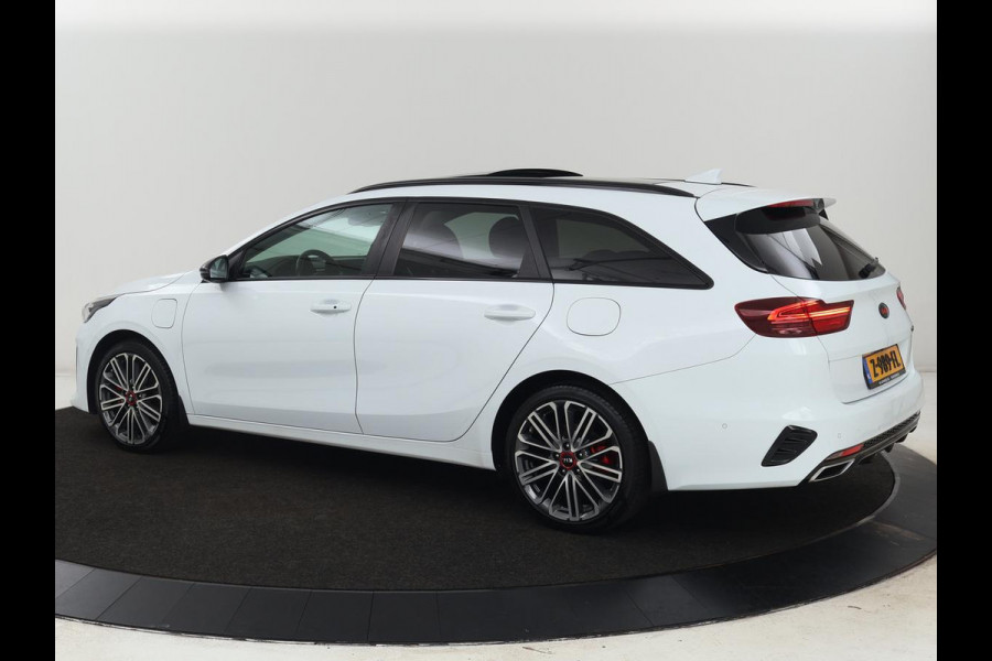 Kia Ceed 1.6 DCT PHEV ExecutiveLine | Panoramadak | Trekhaak | Leder | Stoelventilatie | Carplay | Adaptive cruise | Camera | Stoel & stuurverwarming | Navigatie Kia Ceed 1.6 DCT PHEV ExecutiveLine | Panoramadak | Trekhaak | Leder | Stoelventilatie | Carplay | Adaptive cruise | Camera | Stoel & stuurverwarming | Navigatie