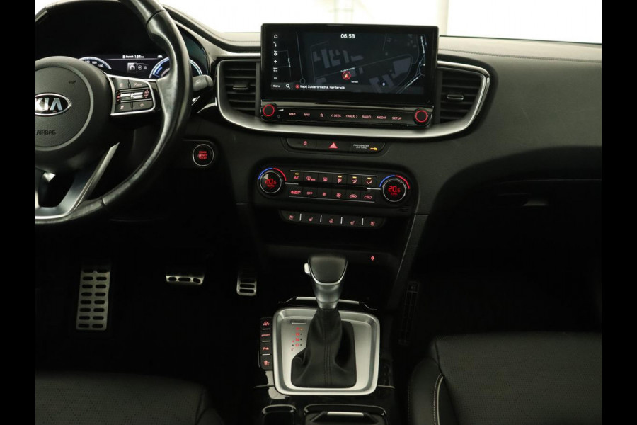 Kia Ceed 1.6 DCT PHEV ExecutiveLine | Panoramadak | Trekhaak | Leder | Stoelventilatie | Carplay | Adaptive cruise | Camera | Stoel & stuurverwarming | Navigatie Kia Ceed 1.6 DCT PHEV ExecutiveLine | Panoramadak | Trekhaak | Leder | Stoelventilatie | Carplay | Adaptive cruise | Camera | Stoel & stuurverwarming | Navigatie