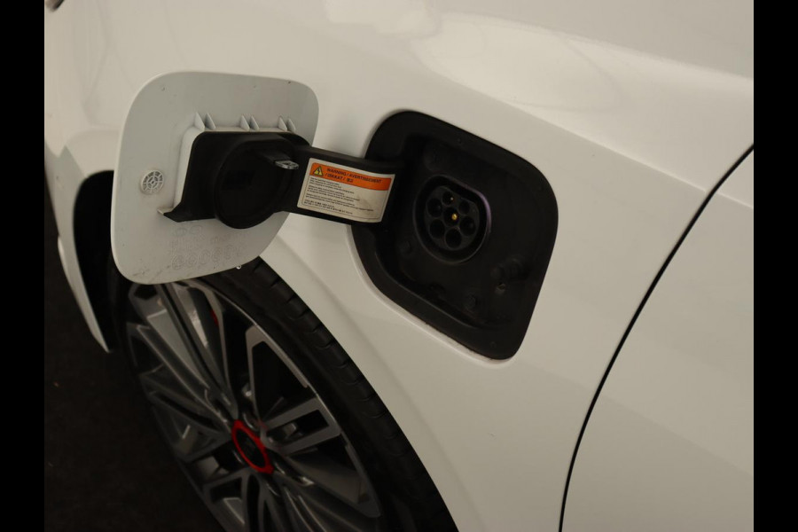 Kia Ceed 1.6 DCT PHEV ExecutiveLine | Panoramadak | Trekhaak | Leder | Stoelventilatie | Carplay | Adaptive cruise | Camera | Stoel & stuurverwarming | Navigatie Kia Ceed 1.6 DCT PHEV ExecutiveLine | Panoramadak | Trekhaak | Leder | Stoelventilatie | Carplay | Adaptive cruise | Camera | Stoel & stuurverwarming | Navigatie