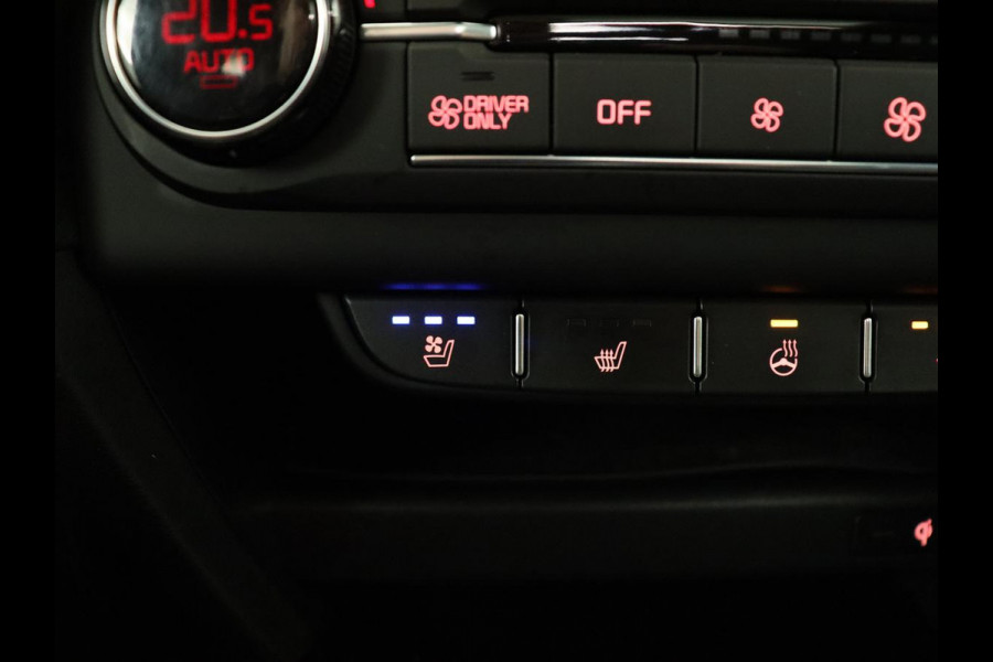 Kia Ceed 1.6 DCT PHEV ExecutiveLine | Panoramadak | Trekhaak | Leder | Stoelventilatie | Carplay | Adaptive cruise | Camera | Stoel & stuurverwarming | Navigatie Kia Ceed 1.6 DCT PHEV ExecutiveLine | Panoramadak | Trekhaak | Leder | Stoelventilatie | Carplay | Adaptive cruise | Camera | Stoel & stuurverwarming | Navigatie