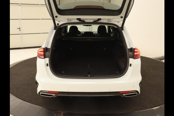 Kia Ceed 1.6 DCT PHEV ExecutiveLine | Panoramadak | Trekhaak | Leder | Stoelventilatie | Carplay | Adaptive cruise | Camera | Stoel & stuurverwarming | Navigatie Kia Ceed 1.6 DCT PHEV ExecutiveLine | Panoramadak | Trekhaak | Leder | Stoelventilatie | Carplay | Adaptive cruise | Camera | Stoel & stuurverwarming | Navigatie