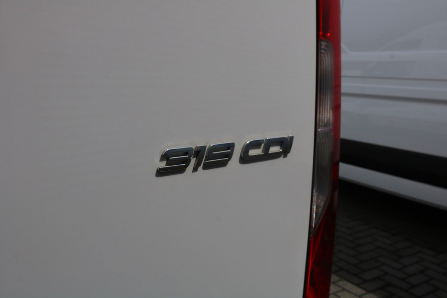 Mercedes-Benz Sprinter 319 3.0 V6 CDI L2 H2 Automaat Airco Navigatie Camera Mercedes-Benz Sprinter 319 3.0 V6 CDI L2 H2 Automaat Airco Navigatie Camera