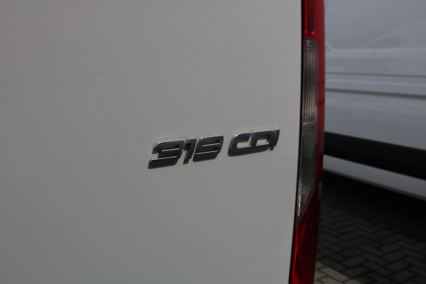 Mercedes-Benz Sprinter 319 3.0 V6 CDI L2 H2 Automaat Airco Navigatie Camera Mercedes-Benz Sprinter 319 3.0 V6 CDI L2 H2 Automaat Airco Navigatie Camera