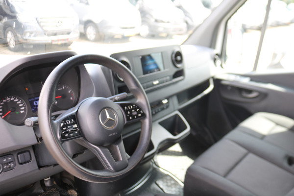 Mercedes-Benz Sprinter 319 3.0 V6 CDI L2 H2 Automaat Airco Navigatie Camera Mercedes-Benz Sprinter 319 3.0 V6 CDI L2 H2 Automaat Airco Navigatie Camera