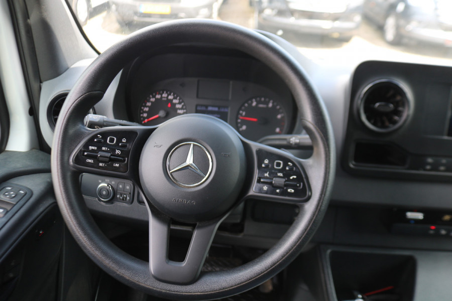 Mercedes-Benz Sprinter 319 3.0 V6 CDI L2 H2 Automaat Airco Navigatie Camera Mercedes-Benz Sprinter 319 3.0 V6 CDI L2 H2 Automaat Airco Navigatie Camera