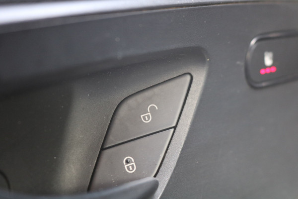 Mercedes-Benz Sprinter 319 3.0 V6 CDI L2 H2 Automaat Airco Navigatie Camera Mercedes-Benz Sprinter 319 3.0 V6 CDI L2 H2 Automaat Airco Navigatie Camera