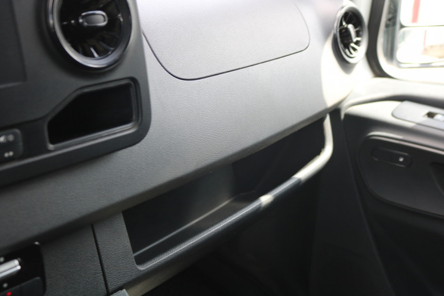 Mercedes-Benz Sprinter 319 3.0 V6 CDI L2 H2 Automaat Airco Navigatie Camera Mercedes-Benz Sprinter 319 3.0 V6 CDI L2 H2 Automaat Airco Navigatie Camera