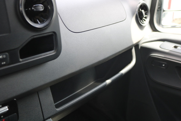 Mercedes-Benz Sprinter 319 3.0 V6 CDI L2 H2 Automaat Airco Navigatie Camera Mercedes-Benz Sprinter 319 3.0 V6 CDI L2 H2 Automaat Airco Navigatie Camera