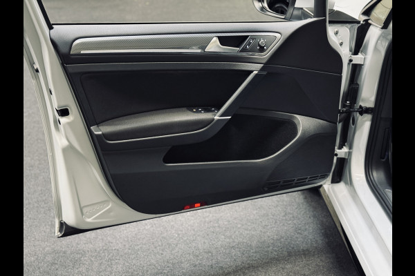 Volkswagen GOLF Variant 1.5 TSI Highline R-Line 2x | Panorama | Camera | Virtual