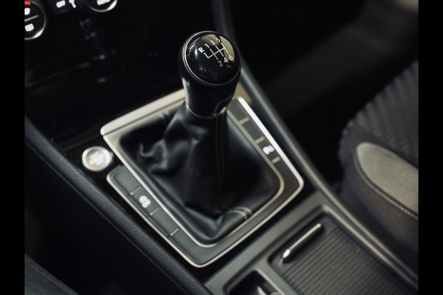 Volkswagen GOLF Variant 1.5 TSI Highline R-Line 2x | Panorama | Camera | Virtual