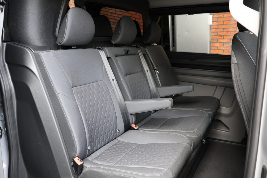 Ford Transit Custom 320 2.0 TDCI 170PK L2H1 DC LIMITED | 360 Camera | ACC | Blind Spot | Navigatie | Camera | CarPlay | Lane Assist | Elek. Trekhaak | 5-Zitter | Dubbel Cabine | MODELJAAR 2025 | BPM VRIJ | Verlengde fabrieksgarantie tot 12-2029 | Dubbel Cabine Ford Transit Custom 320 2.0 TDCI 170PK L2H1 DC LIMITED | 360 Camera | ACC | Blind Spot | Navigatie | Camera | CarPlay | Lane Assist | Elek. Trekhaak | 5-Zitter | Dubbel Cabine | MODELJAAR 2025 | BPM VRIJ | Verlengde fabrieksgarantie tot 12-2029 | Dubbel Cabine