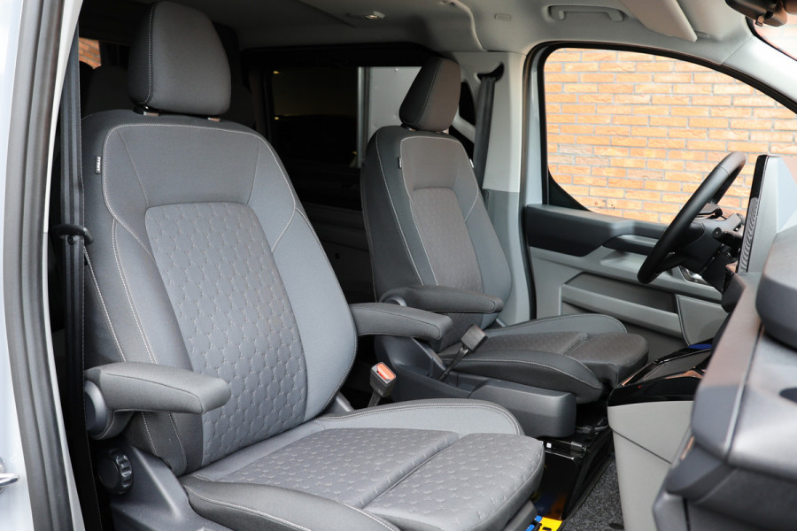 Ford Transit Custom 320 2.0 TDCI 170PK L2H1 DC LIMITED | 360 Camera | ACC | Blind Spot | Navigatie | Camera | CarPlay | Lane Assist | Elek. Trekhaak | 5-Zitter | Dubbel Cabine | MODELJAAR 2025 | BPM VRIJ | Verlengde fabrieksgarantie tot 12-2029 | Dubbel Cabine Ford Transit Custom 320 2.0 TDCI 170PK L2H1 DC LIMITED | 360 Camera | ACC | Blind Spot | Navigatie | Camera | CarPlay | Lane Assist | Elek. Trekhaak | 5-Zitter | Dubbel Cabine | MODELJAAR 2025 | BPM VRIJ | Verlengde fabrieksgarantie tot 12-2029 | Dubbel Cabine