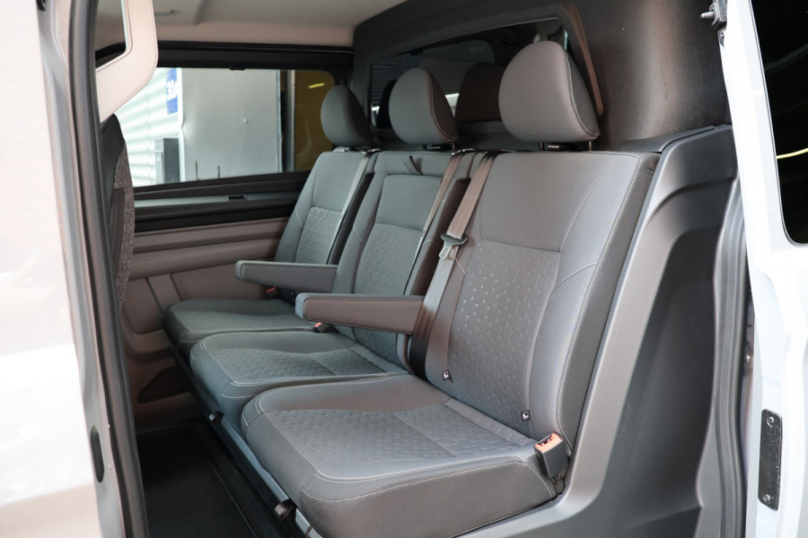 Ford Transit Custom 320 2.0 TDCI 170PK L2H1 DC LIMITED | 360 Camera | ACC | Blind Spot | Navigatie | Camera | CarPlay | Lane Assist | Elek. Trekhaak | 5-Zitter | Dubbel Cabine | MODELJAAR 2025 | BPM VRIJ | Verlengde fabrieksgarantie tot 12-2029 | Dubbel Cabine Ford Transit Custom 320 2.0 TDCI 170PK L2H1 DC LIMITED | 360 Camera | ACC | Blind Spot | Navigatie | Camera | CarPlay | Lane Assist | Elek. Trekhaak | 5-Zitter | Dubbel Cabine | MODELJAAR 2025 | BPM VRIJ | Verlengde fabrieksgarantie tot 12-2029 | Dubbel Cabine