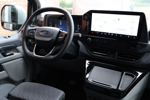 Ford Transit Custom 320 2.0 TDCI 170PK L2H1 DC LIMITED | 360 Camera | ACC | Blind Spot | Navigatie | Camera | CarPlay | Lane Assist | Elek. Trekhaak | 5-Zitter | Dubbel Cabine | MODELJAAR 2025 | BPM VRIJ | Verlengde fabrieksgarantie tot 12-2029 | Dubbel Cabine Ford Transit Custom 320 2.0 TDCI 170PK L2H1 DC LIMITED | 360 Camera | ACC | Blind Spot | Navigatie | Camera | CarPlay | Lane Assist | Elek. Trekhaak | 5-Zitter | Dubbel Cabine | MODELJAAR 2025 | BPM VRIJ | Verlengde fabrieksgarantie tot 12-2029 | Dubbel Cabine