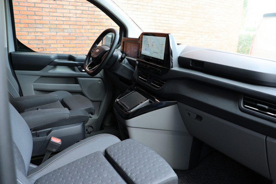 Ford Transit Custom 320 2.0 TDCI 170PK L2H1 DC LIMITED | 360 Camera | ACC | Blind Spot | Navigatie | Camera | CarPlay | Lane Assist | Elek. Trekhaak | 5-Zitter | Dubbel Cabine | MODELJAAR 2025 | BPM VRIJ | Verlengde fabrieksgarantie tot 12-2029 | Dubbel Cabine Ford Transit Custom 320 2.0 TDCI 170PK L2H1 DC LIMITED | 360 Camera | ACC | Blind Spot | Navigatie | Camera | CarPlay | Lane Assist | Elek. Trekhaak | 5-Zitter | Dubbel Cabine | MODELJAAR 2025 | BPM VRIJ | Verlengde fabrieksgarantie tot 12-2029 | Dubbel Cabine