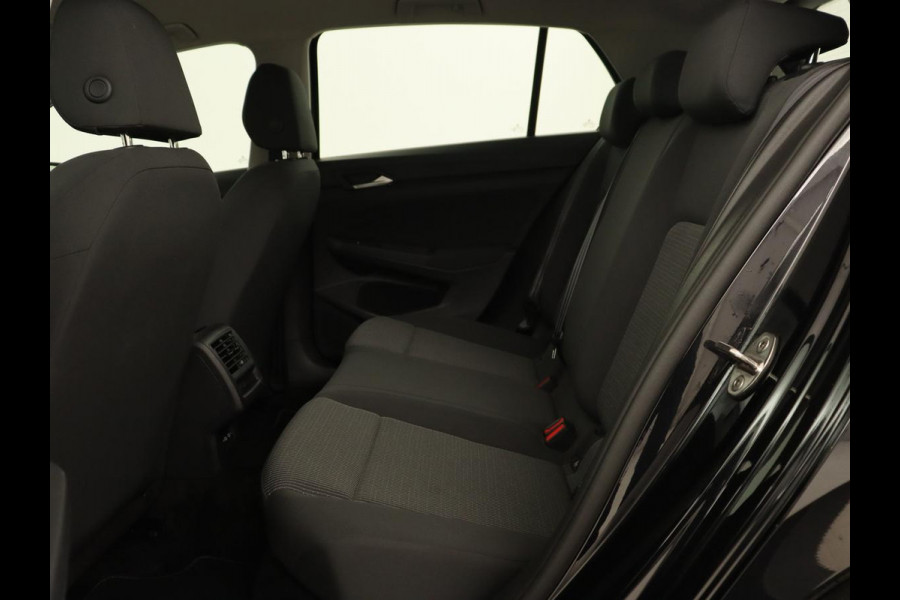 Volkswagen Golf 1.0 TSI | Carplay | Trekhaak | Full LED | Climate control | Digital Cockpit | Speedlimiter | Bluetooth | Lichtsensor