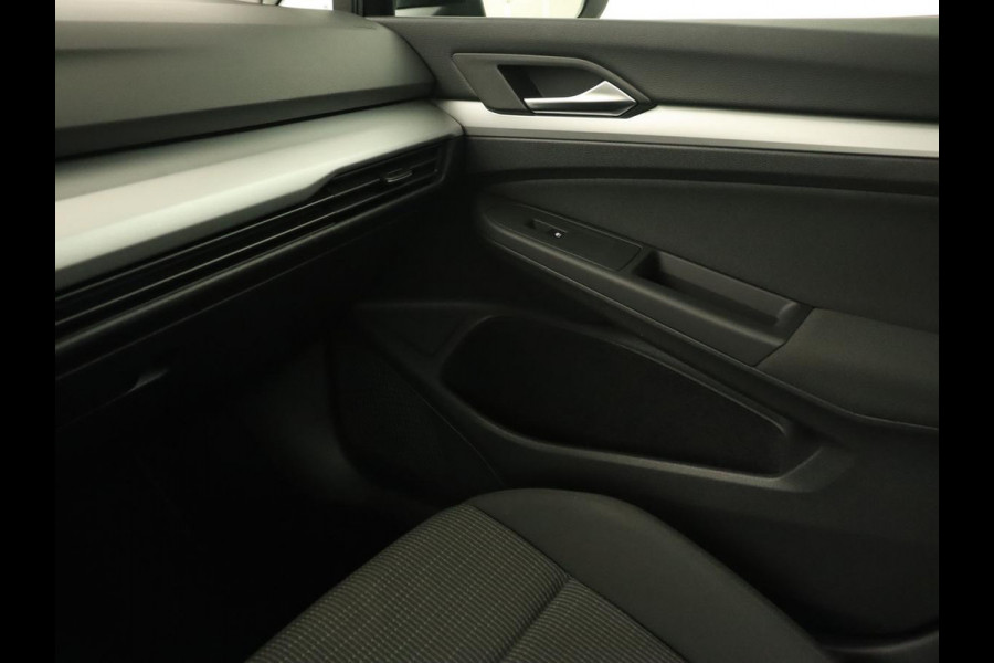 Volkswagen Golf 1.0 TSI | Carplay | Trekhaak | Full LED | Climate control | Digital Cockpit | Speedlimiter | Bluetooth | Lichtsensor