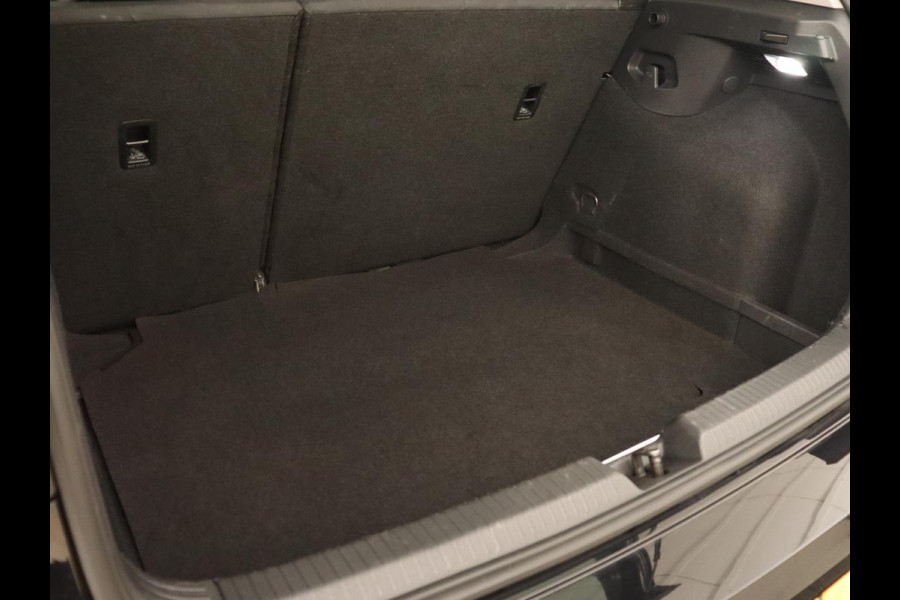 Volkswagen Golf 1.0 TSI | Carplay | Trekhaak | Full LED | Climate control | Digital Cockpit | Speedlimiter | Bluetooth | Lichtsensor