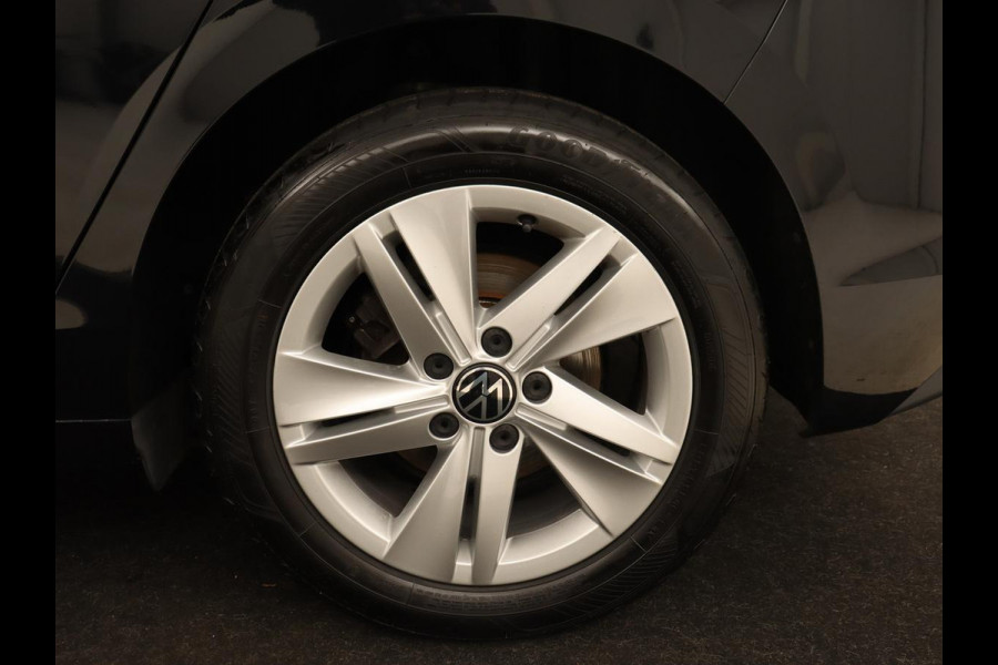 Volkswagen Golf 1.0 TSI | Carplay | Trekhaak | Full LED | Climate control | Digital Cockpit | Speedlimiter | Bluetooth | Lichtsensor