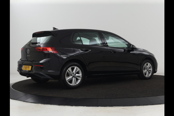Volkswagen Golf 1.0 TSI | Carplay | Trekhaak | Full LED | Climate control | Digital Cockpit | Speedlimiter | Bluetooth | Lichtsensor